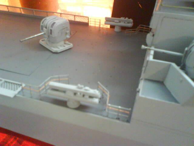 還是採用細銅絲製做欄竿,比用膠條.感覺好一些