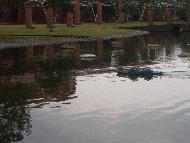 龜山島水域{礁石眾多}