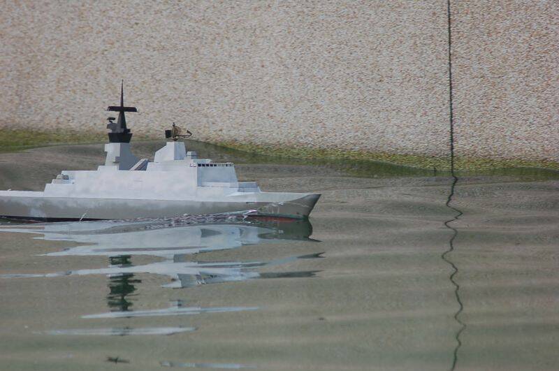 高度都快超過1207號艦艏