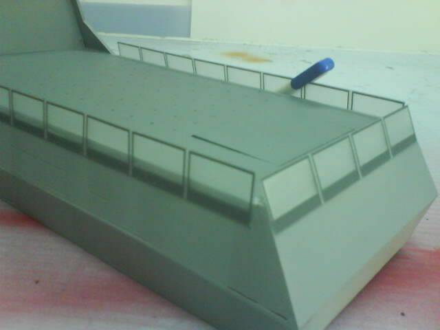 磨砂紙還是有一定的透明度.看的到隔面物品