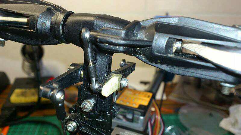 改 FL   下擺臂 移至上面(白色的是補強，用伺服機的)