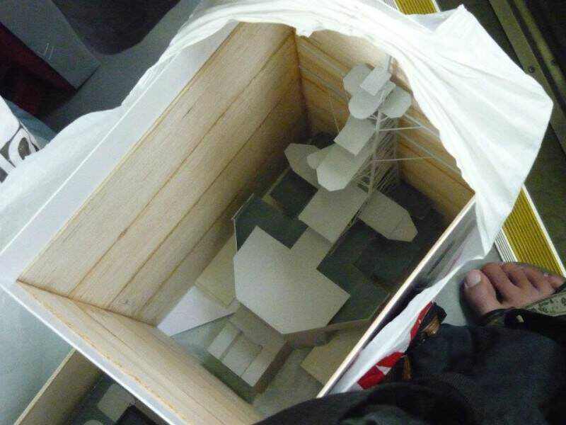 我自製的保護盒,這樣就不怕銅絲做的梯子或桅桿被撞壞了