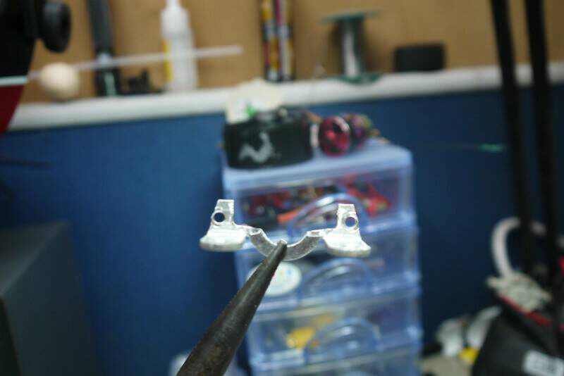 固定螺絲孔盡量靠邊.不然會卡到馬達