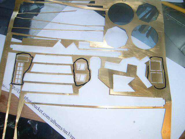 3個黑圈處要貼那裡?.