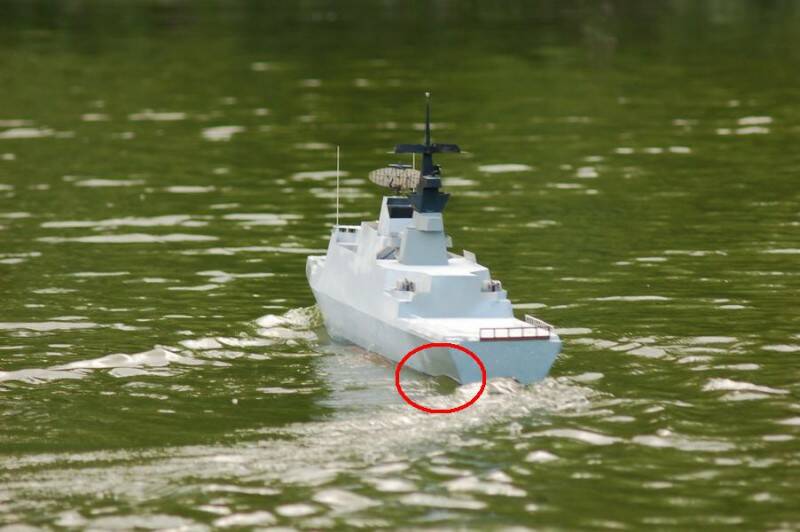 艦尾股起來的湧...這是有作用的哦..不過我不是航海科我不會解讀