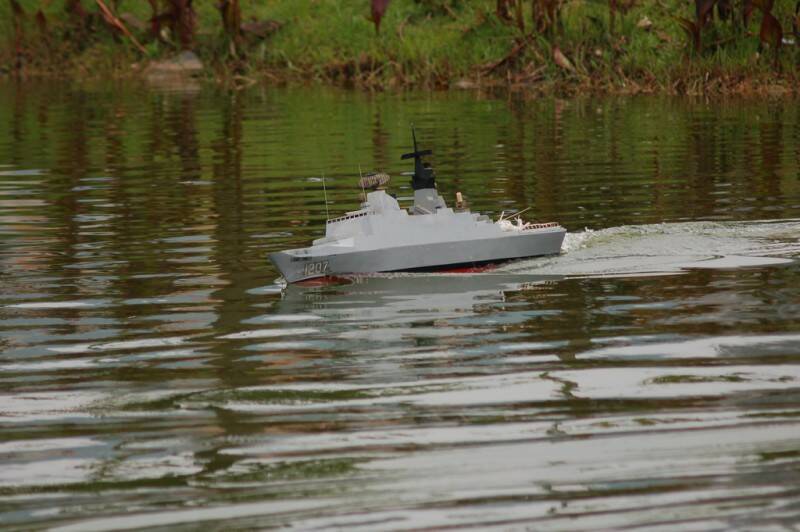 搭載直升機兼來個急轉彎