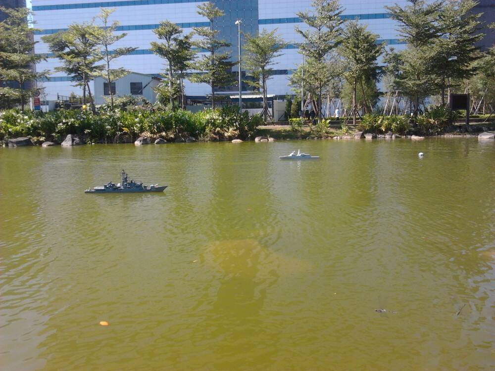 勇敢級 外圍警戒護航.