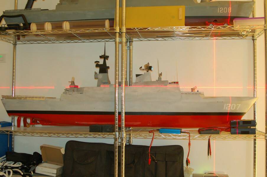 邊掃射邊與1/72的模型比對