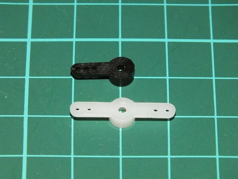 第1孔剛好介於華牌1、2孔中間，超完美~