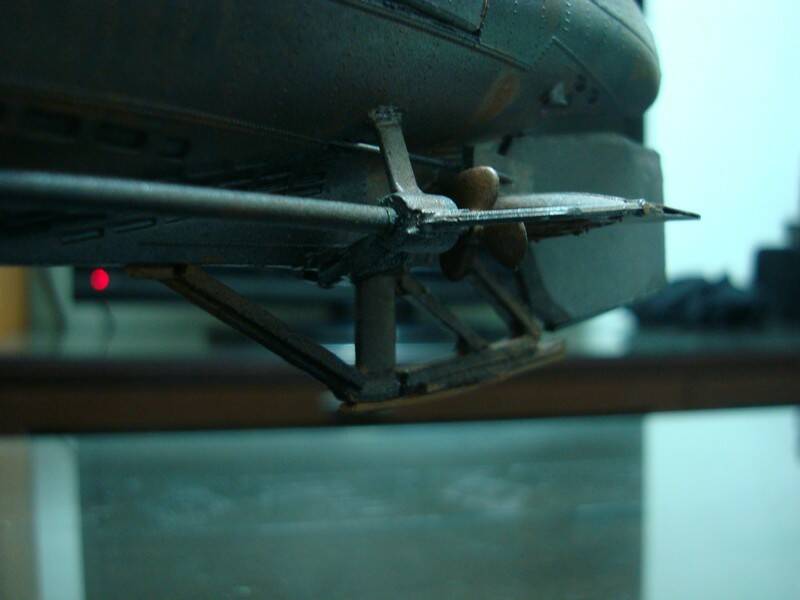 方向舵下方也加強防護應付緊急浮出的大角度