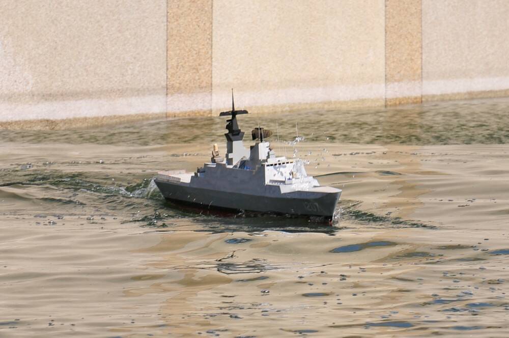 高過02甲板的浪