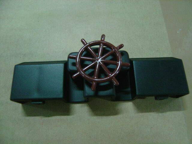 原本已經噴黑色，因控制艙改色，所以就換了一個核桃木的酣都路