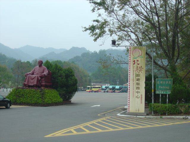 這就是慈湖公園。小孩適合去散步及呼吸新鮮空氣，大人下河堤玩船∼