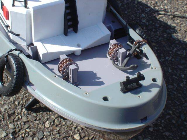 船首的雙絞盤+船錨