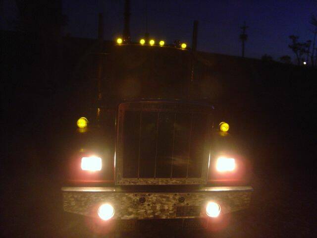 哇~  這位先生你的車好大喔~