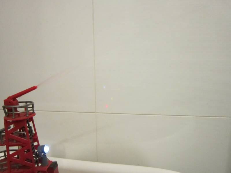 水噴到牆壁都有聲音