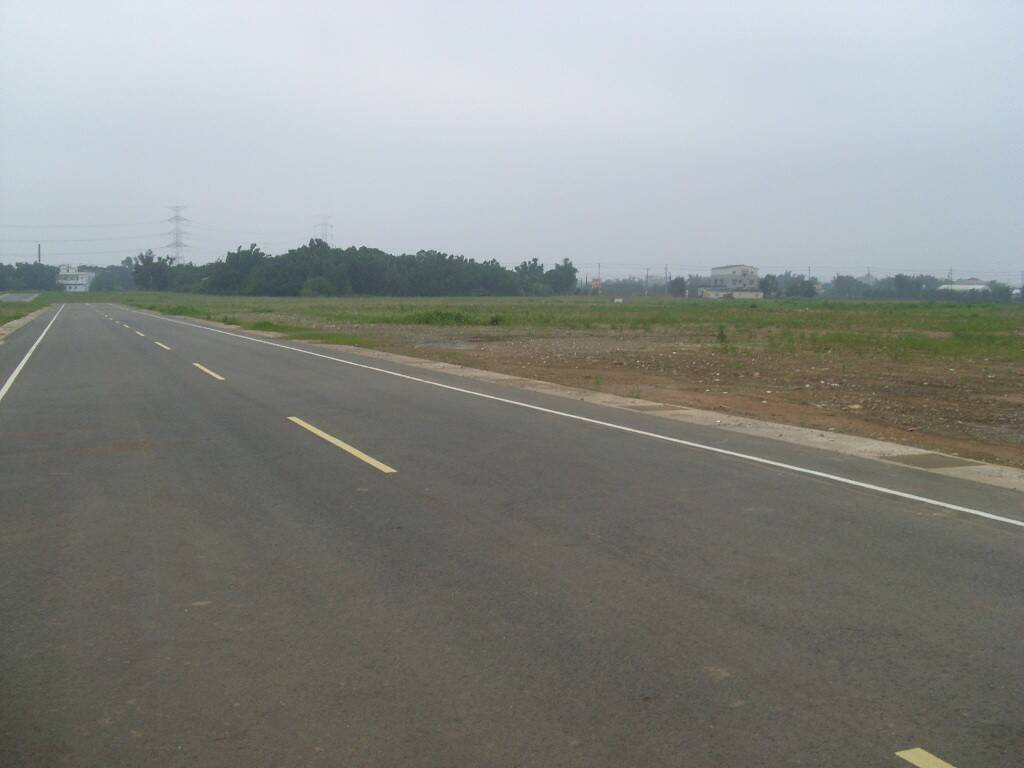 裡面的跑道往左看