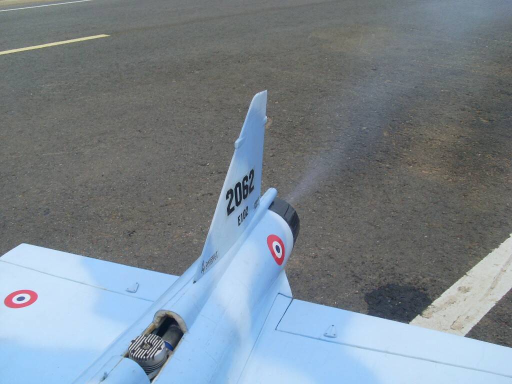 就愛這一味[引擎的怒吼聲和燃油的煙味]