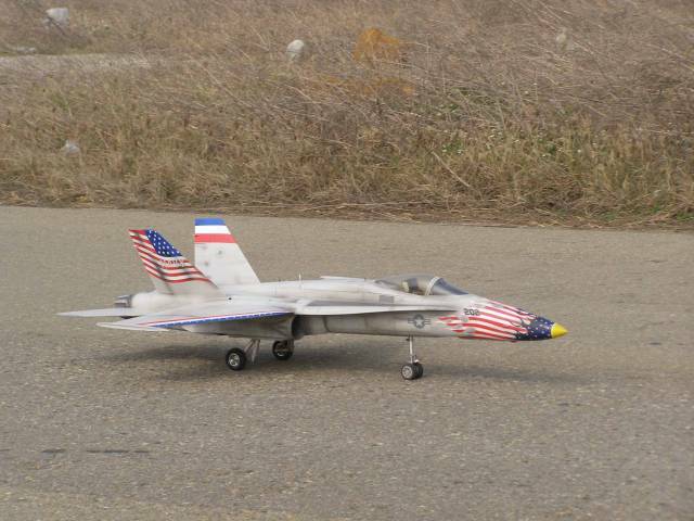 F-18跑道滑行準備昇空