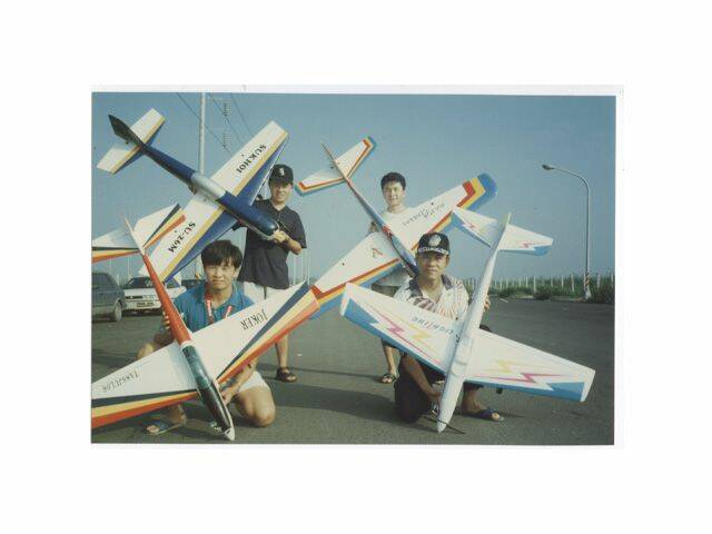 照片中的人，土庫飛友應該都看過