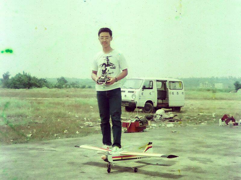 高一時在八卦寮飛場...那時電夾都是用那種鉛酸電池
