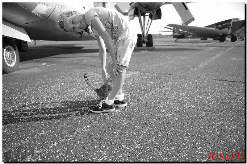 小女孩跟貓的畫面真是協調