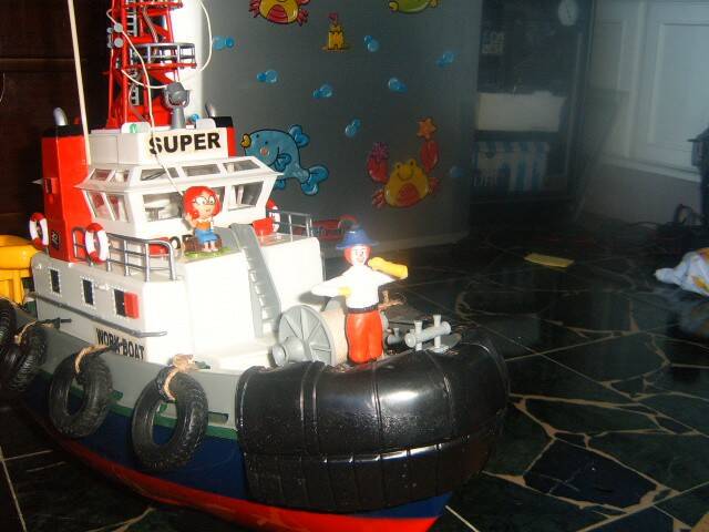 新成軍的工作船