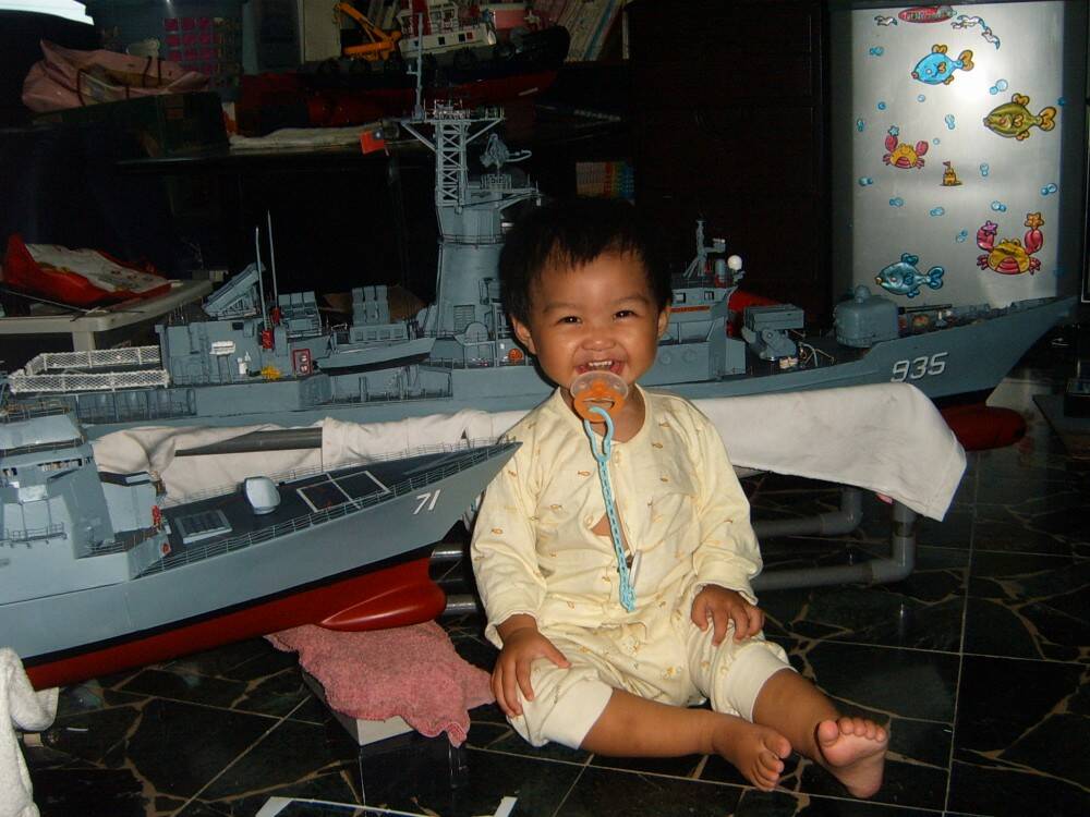 老2似乎超興奮當模特兒